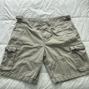 Tommy Bahama Men’s Khaki Cargo Shorts Size 40